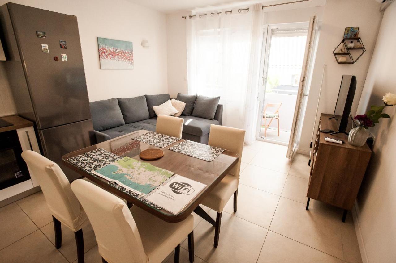 זאדאר Apartment Little Violet - Balcony & Free Parking מראה חיצוני תמונה