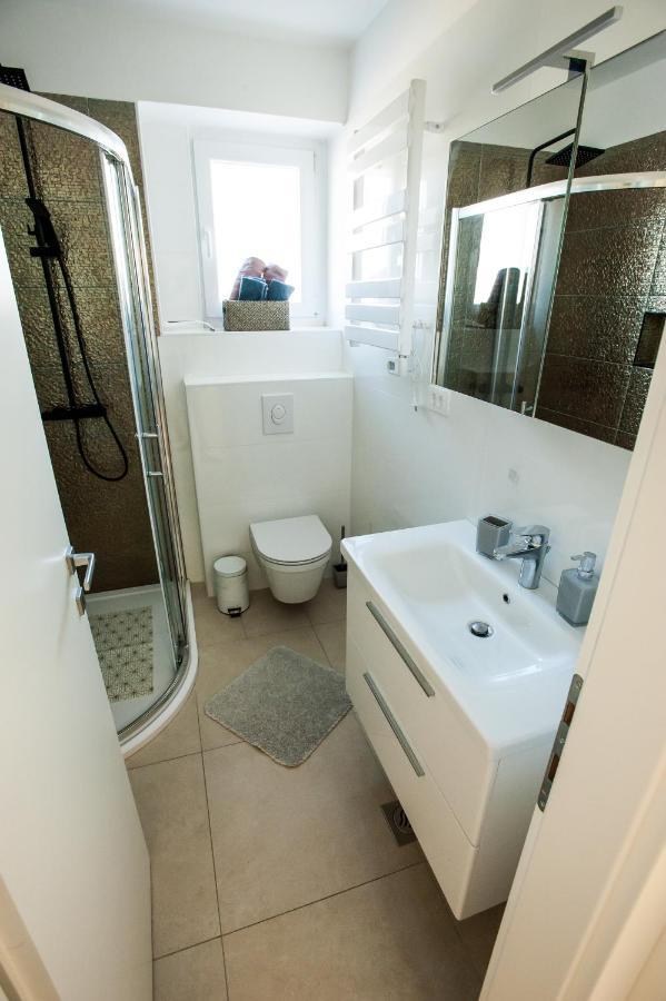 זאדאר Apartment Little Violet - Balcony & Free Parking מראה חיצוני תמונה